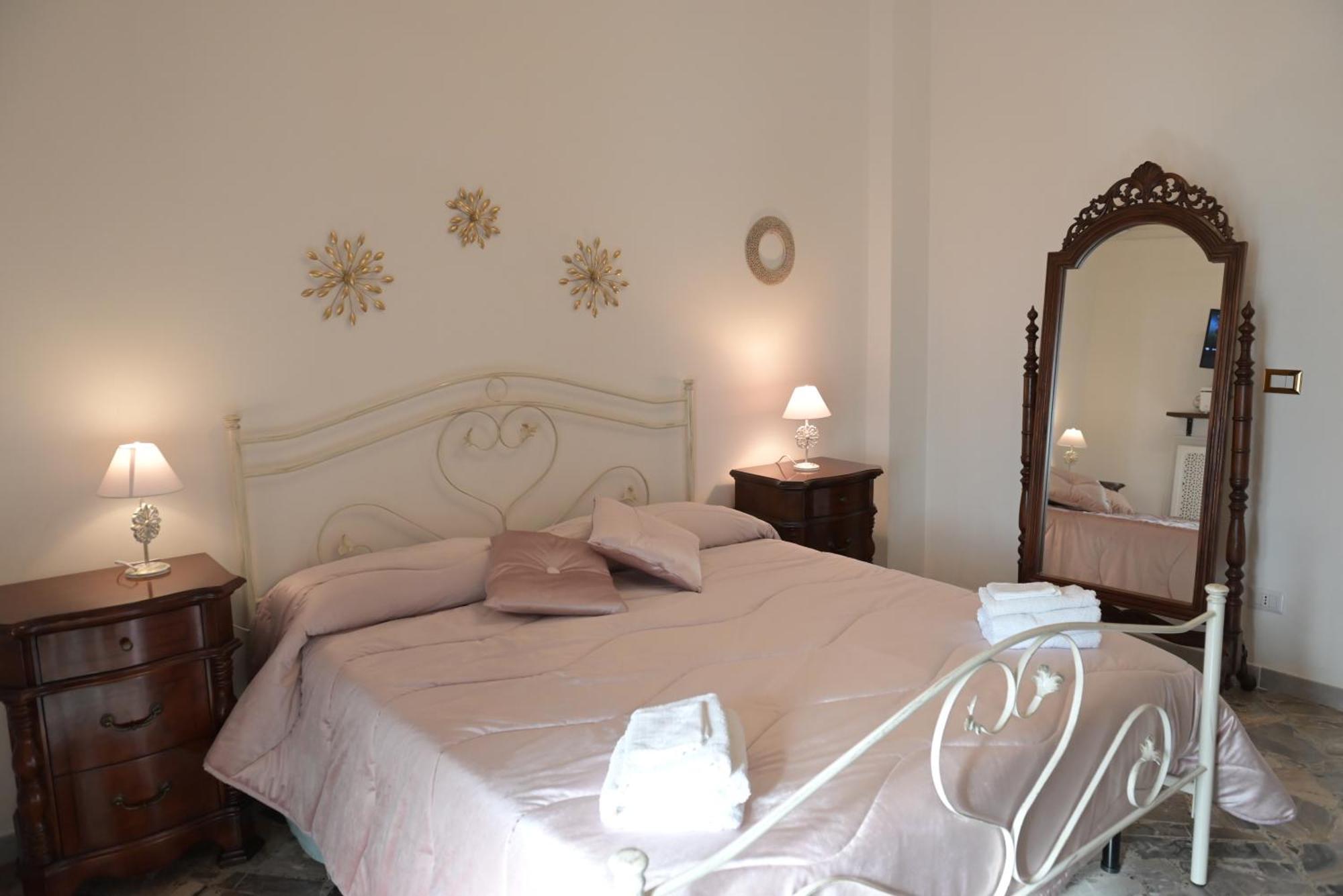 The Rooms Of Swami Бари Екстериор снимка