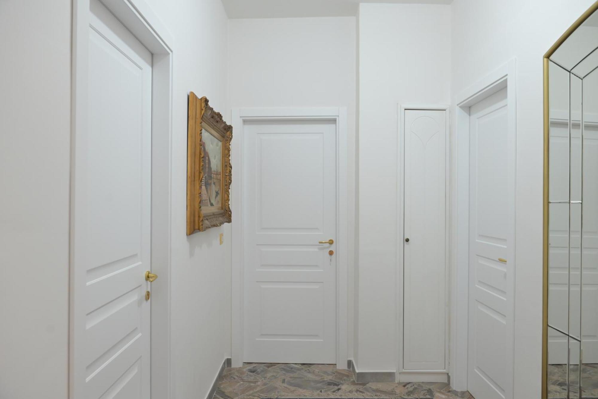The Rooms Of Swami Бари Екстериор снимка